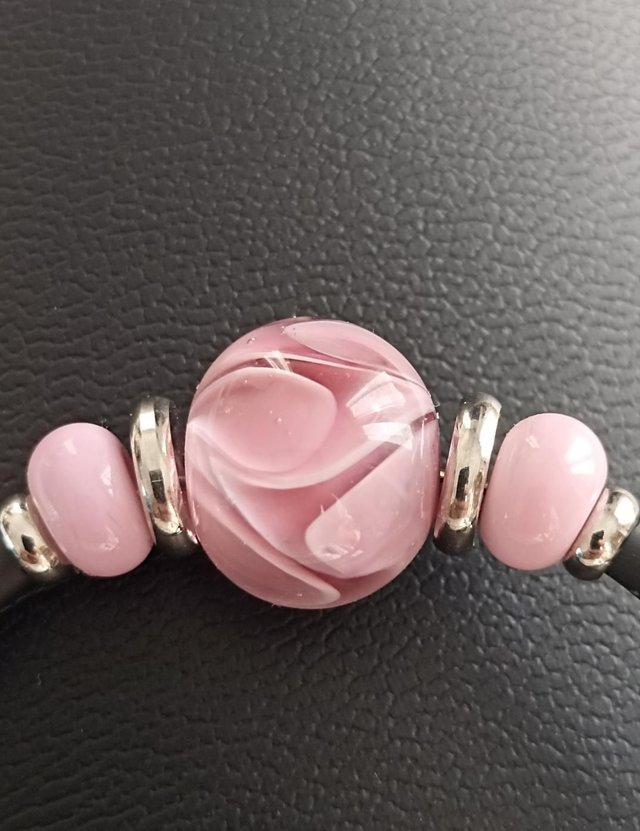 Bracelet rose en verre 