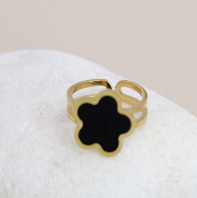 Bague dorée trèfle noir