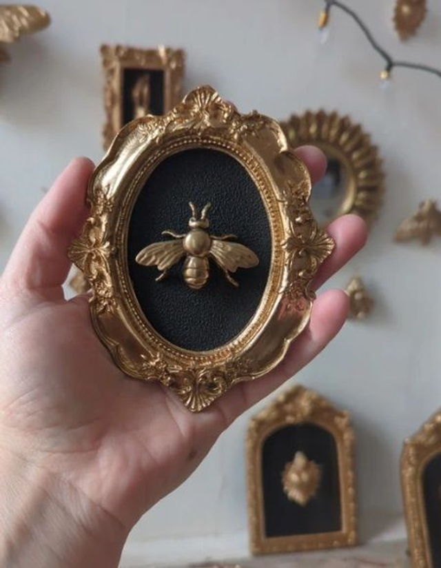 Cadre baroque doré abeille