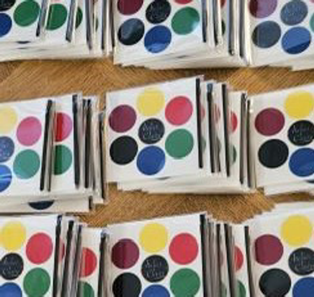 palette couleurs alimentaire et son pinceau