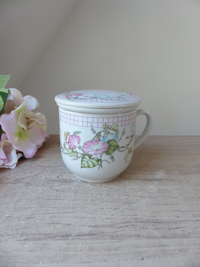 Tisanière fleurie en céramique - Tasse à thé artisanale avec filtre et couvercle, fleurs des champs - Décoration cuisine chic bohème vintage