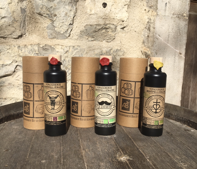 3 Bouteilles de vinaigres en grés 20cl