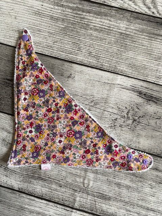 Bavoir bandana - Fleurs roses
