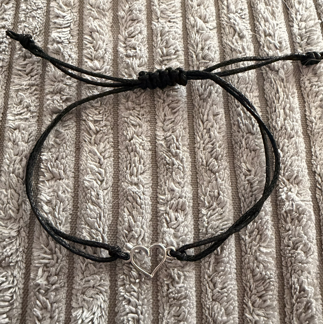 Fine adjustable cord dainty heart bracelet 