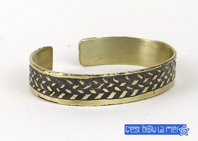 Bracelet laiton gravé patiné