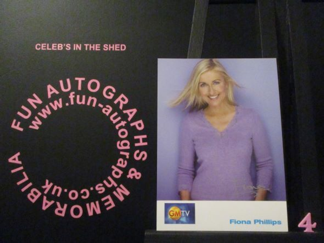Fiona Phillips Authentic Autographed GMTV 6x4 Cast Card (4)