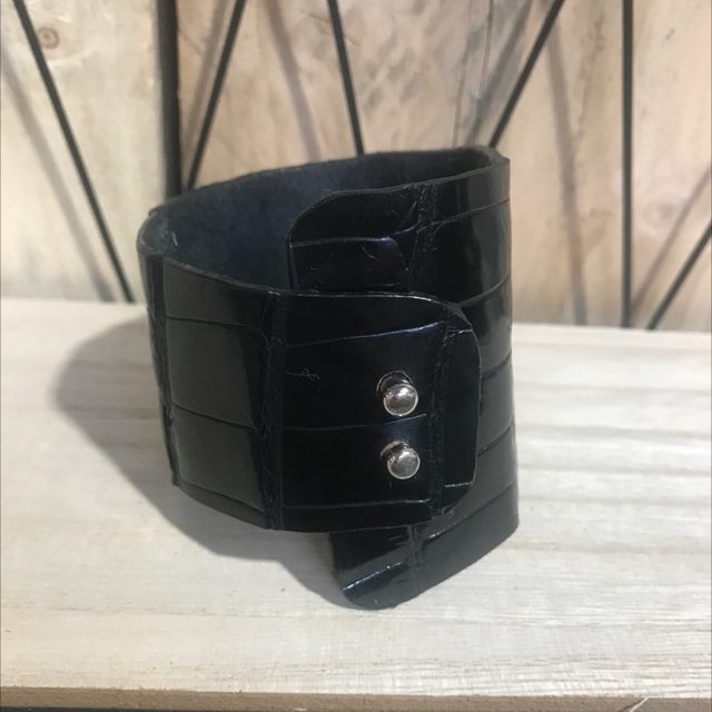 Manchette en Croco Noir Brillant 