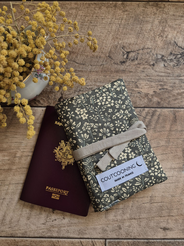 Protège passeport fleuri - Accessoire de voyage
