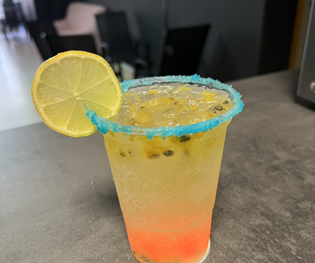 Cóctel EL JALÓN DE PATAS con guaro 