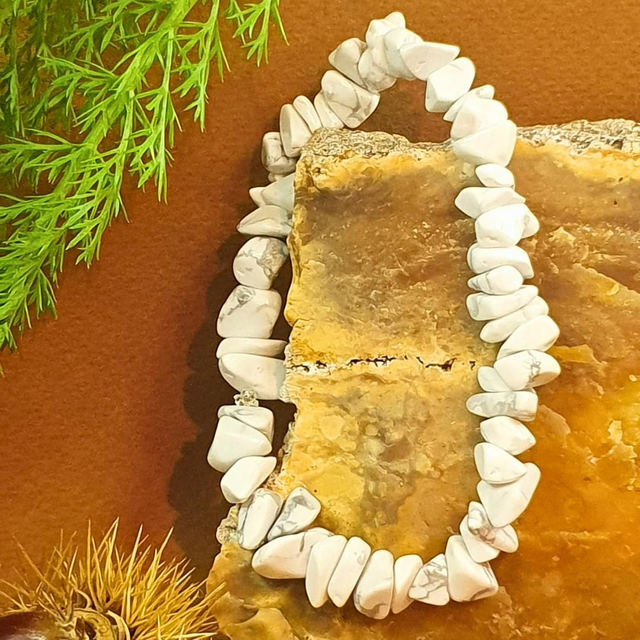 Bracelet en chips de Howlite blanche 
