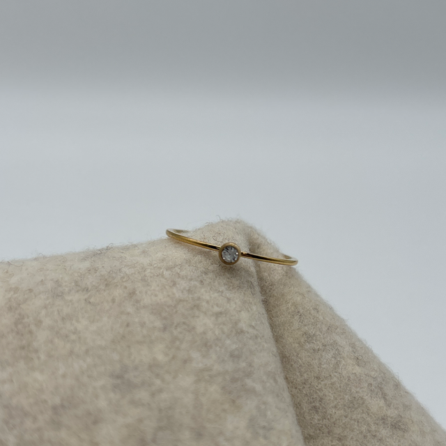 Minimalistischer Ring mit Mini-Zirkonia - Bazou