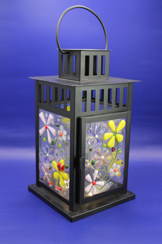 Tuesday 7th April, 10.30am - 1pm - Mini Lantern