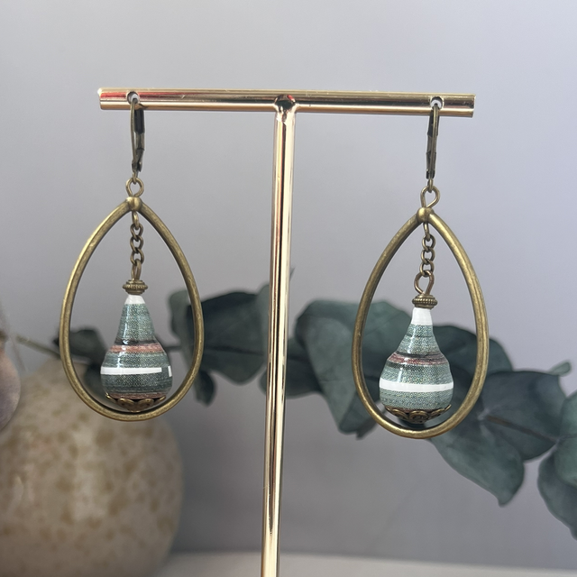 #16 Boucles d’oreilles affiche