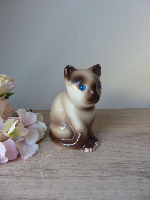 Vintage Figurine de Chaton Marron Siamois aux Yeux Bleus en Céramique Elpa Alcobaca Fabriqué au Portugal Statue Chat Décor Maison Collection