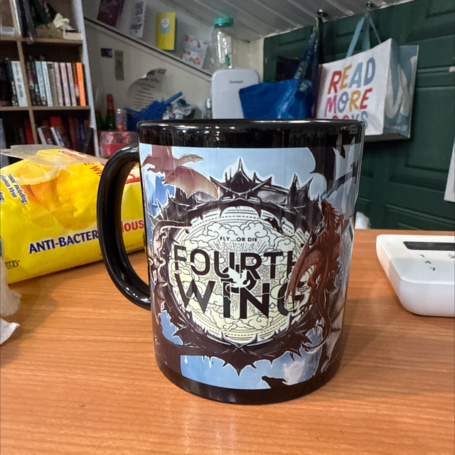 Fourth wing cup