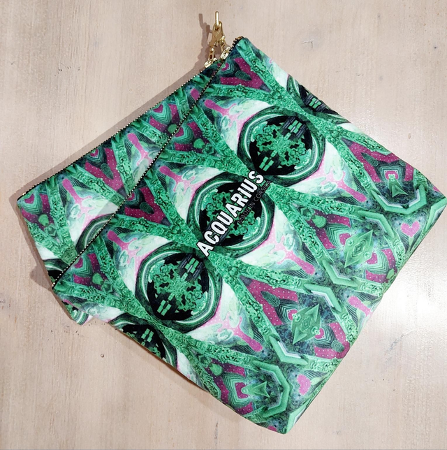 Valencia Vert. Pochette et trousse en velours.