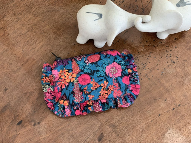 Pochette plate à froufrous XS