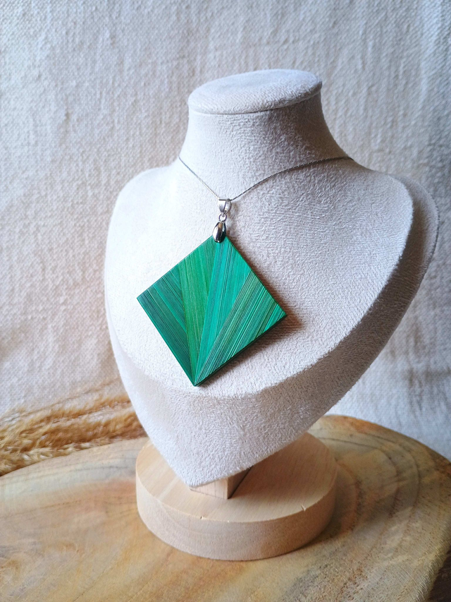 Collier CARRE Éventail