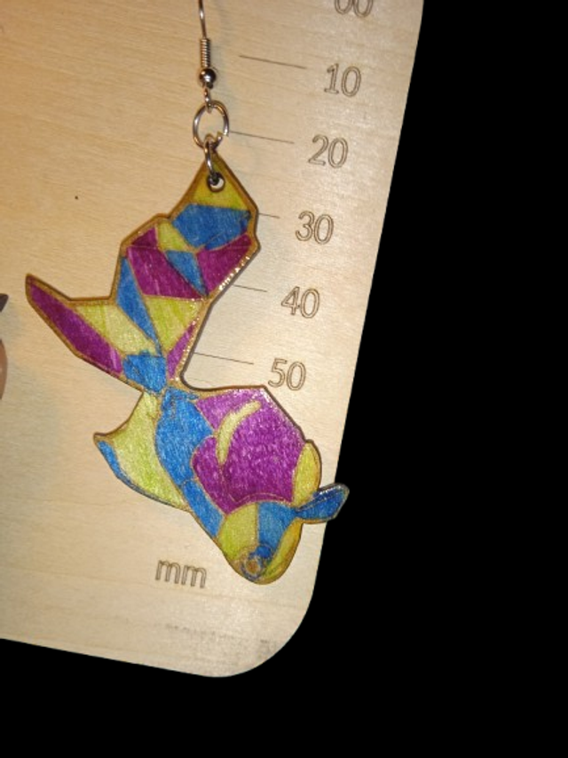 Poisson arlequin – Boucles d’oreilles artisanales en bois et résine