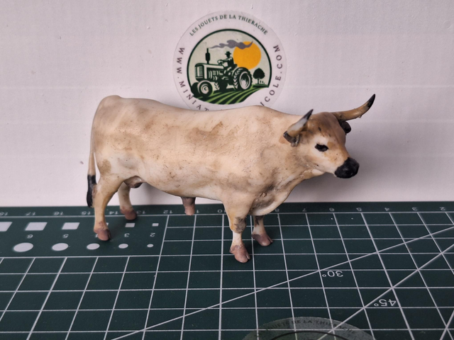 Taureau Mirandais en resine 1:32 mir02