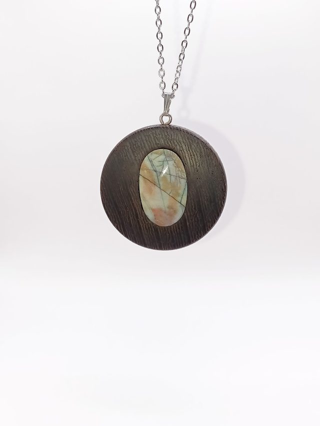 Collier, pendentif en Wengé, Âme d'Opale grise Cuprifère