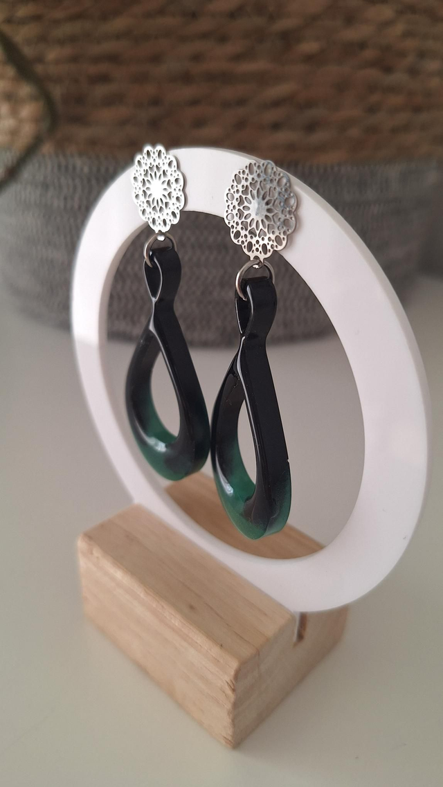 Boucles d&#039;oreilles infini noir et vert