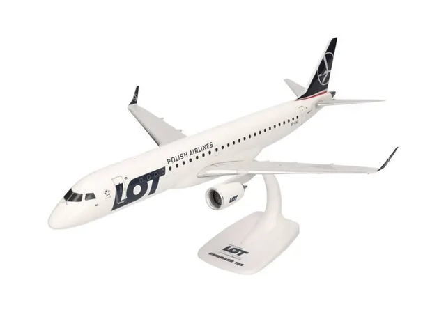 1/100 Embraer 195 LOT