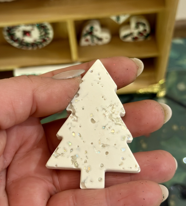 CHRISTMAS TREE MAGNET IRIDESCENT