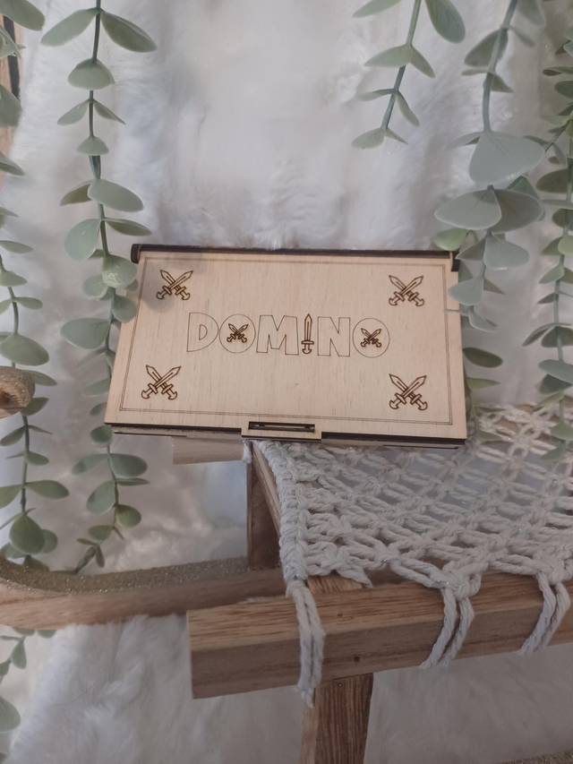 Domino en Bois – Motif Épée, Éducatif et Personnalisable