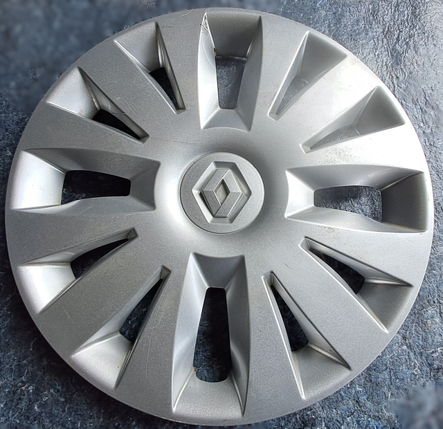 Enjoliveur Renault Clio III Modèle Far-Away 15P occasion