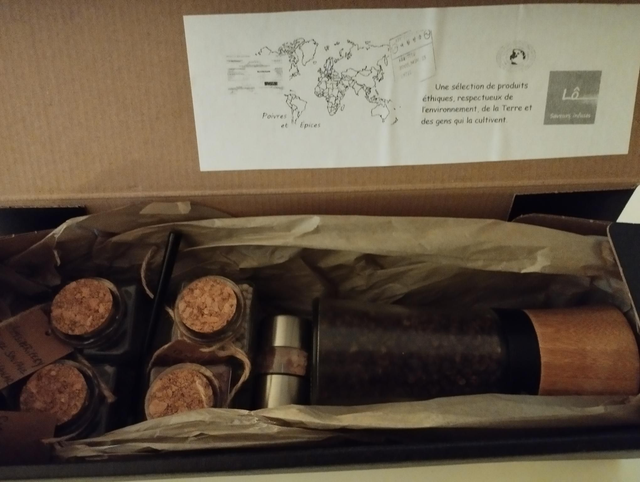 Coffret Épices et Poivres du Monde