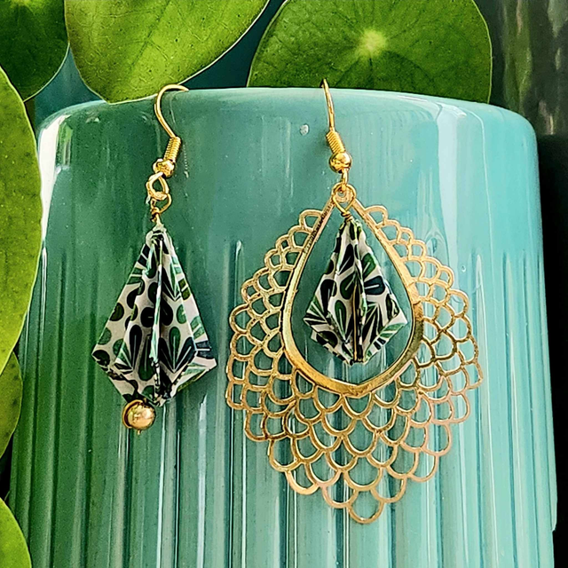• LES DIFFÉRENTES – boucles d&#039;oreilles asymétriques en origami