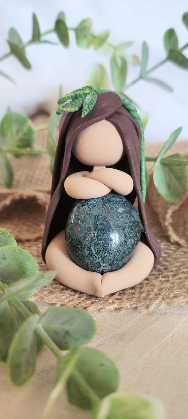 🌿 Gardienne des Rivières Intérieures – Agate Mousse &amp; Couronne de Feuilles 🍃