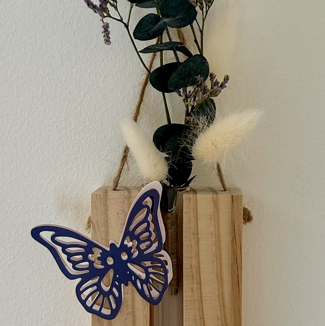 Suspension en bois avec éprouvette