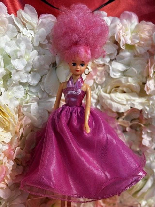 Poupée – Cheveux Rose & Robe rose - Fait main