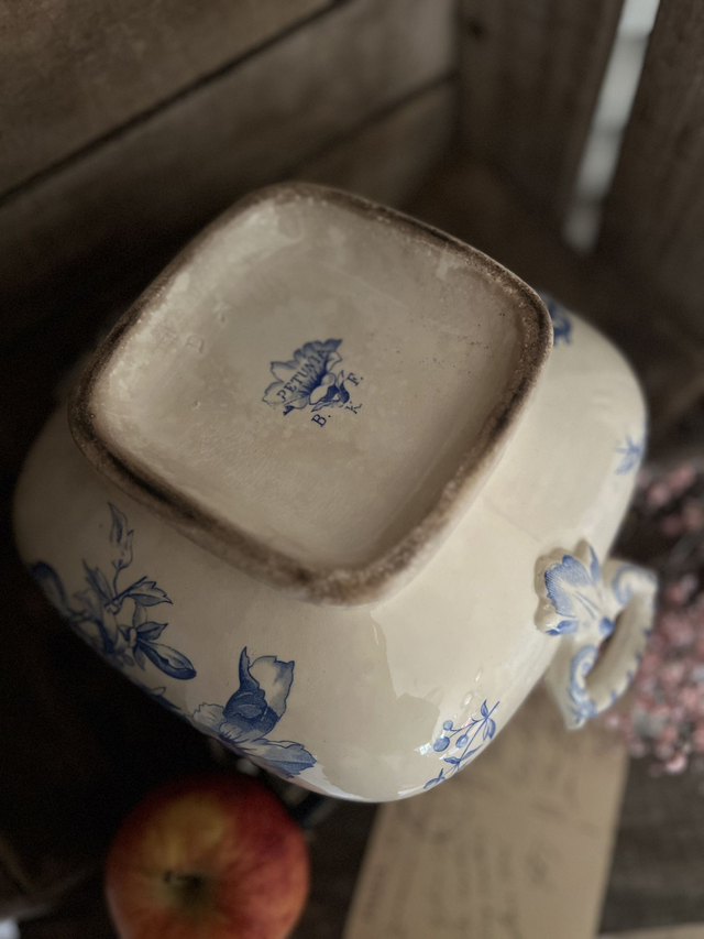 PETUNIA - Bas de soupière Modèle Pétunia de la manufacture Belge BFK