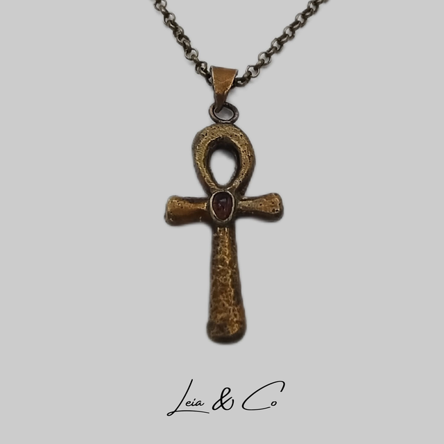 Amulette croix de vie égyptienne Ankh antique avec tourmaline rose LEIA&amp;CO