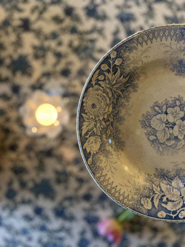 JARDINIERE - Plat piédouche (ou présentoir) de la manufacture française Sarreguemines - Terre de Fer