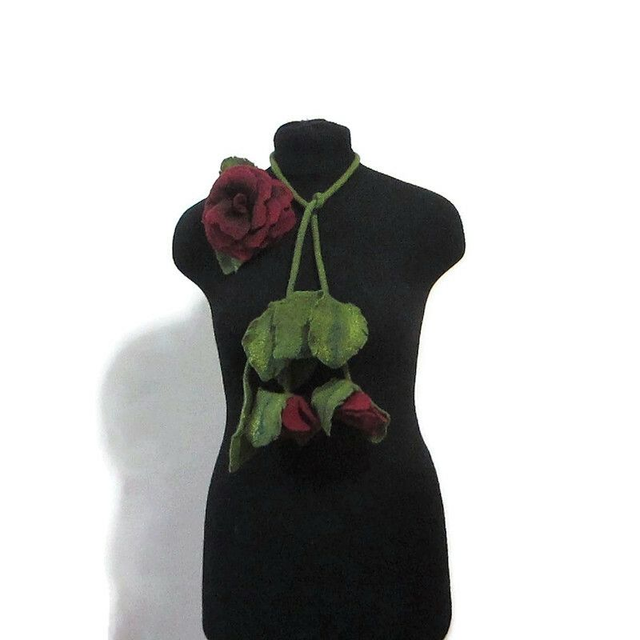 Collana infeltrita lana merino rosa Borgogna spilla feltro Collana fatto a mano regali unici collana boho