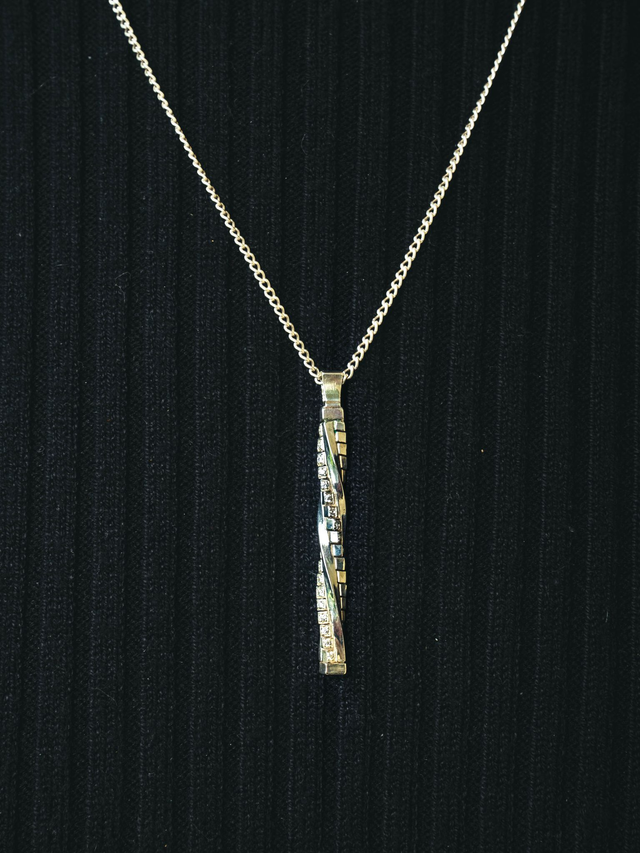 Pendentif &quot;hephaîstos&quot; torsadé – Argent 925 &amp; oxydes de zirconium