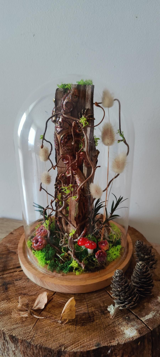 Curiosité : Le lézard et branches mystique