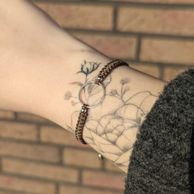 großer Ring - makramee Armband mit Edelstahlverbinder 