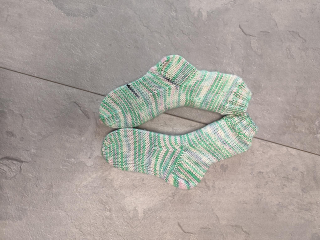 Handgestrickte Socken Größe 86/92
