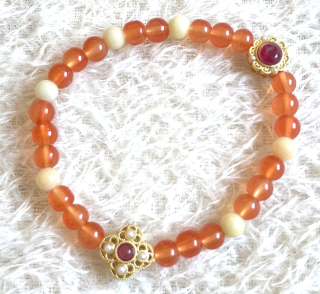 B33 - Bracelet perles verre orangé et fantaisie