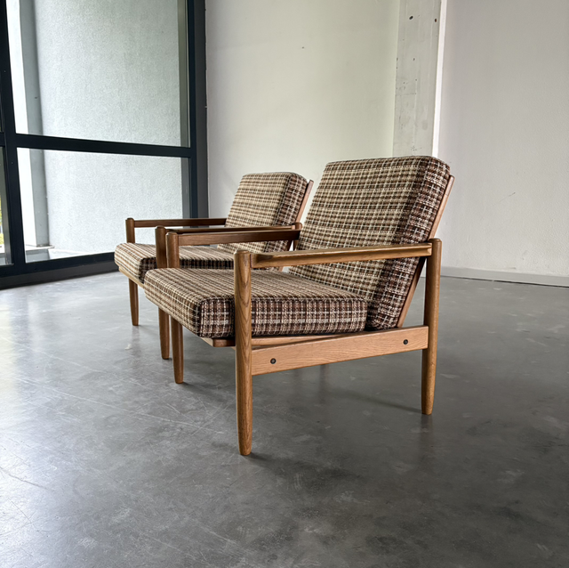 2 mid-century easy chais 