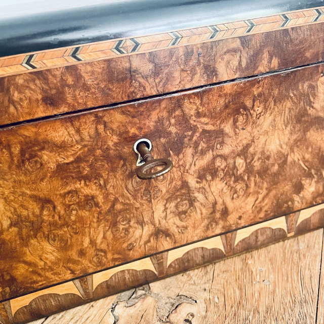 Magnifique boite d'époque Napoleon III en ronce de noyer