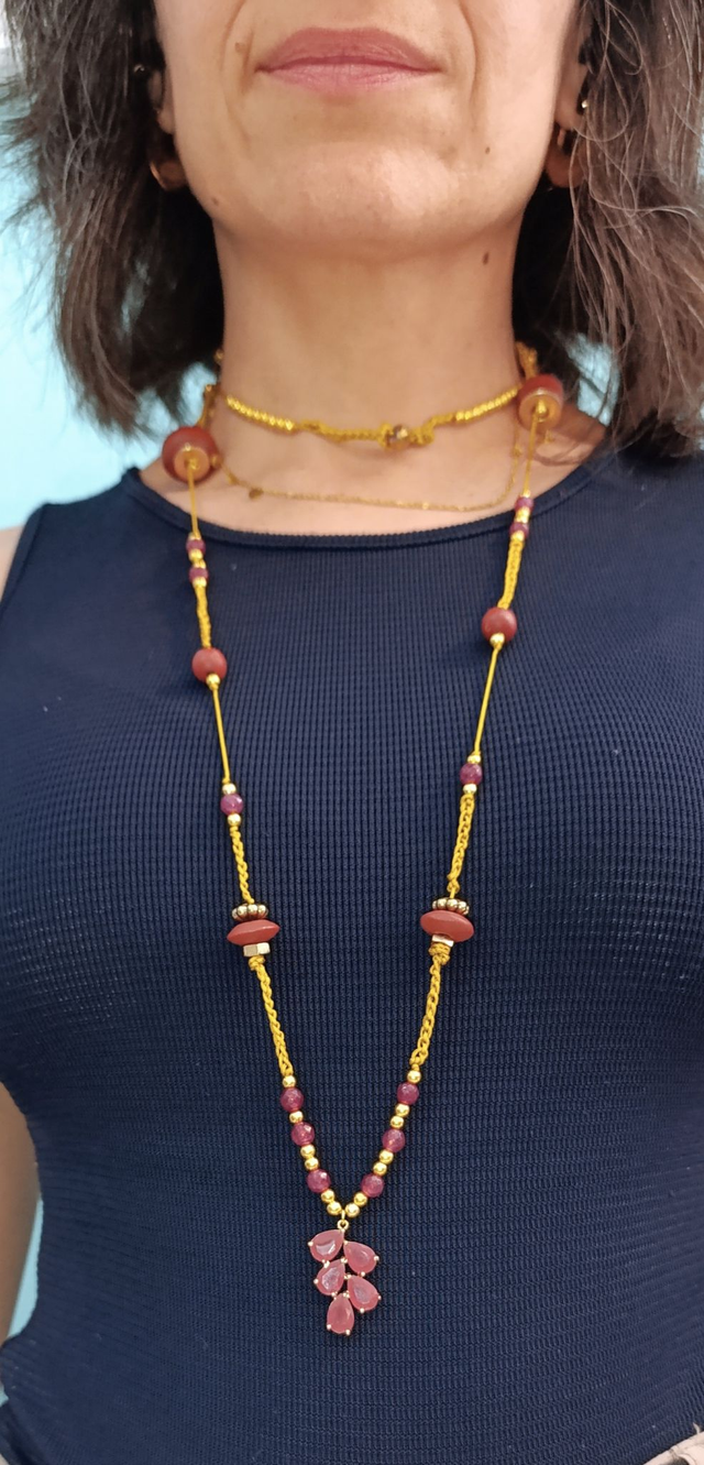 Collar handmade granate