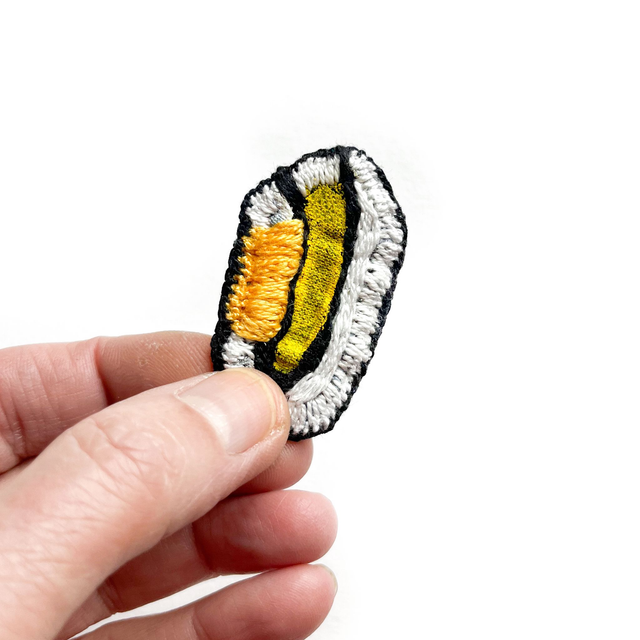 Broches peintes et brodées main (à choisir dans la liste)