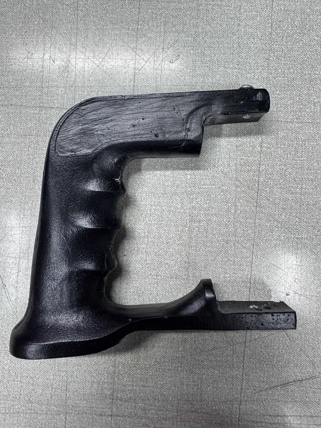 Shoulder lamp handle 