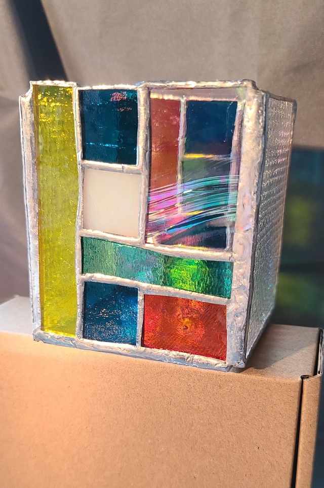 Bougeoir en verres multicolores en Tiffany. 